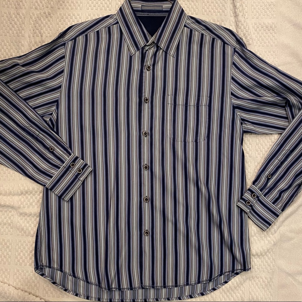 Tommy Bahama size medium shirt.